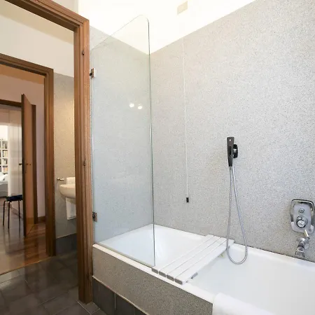 Bertoni Apt. 06